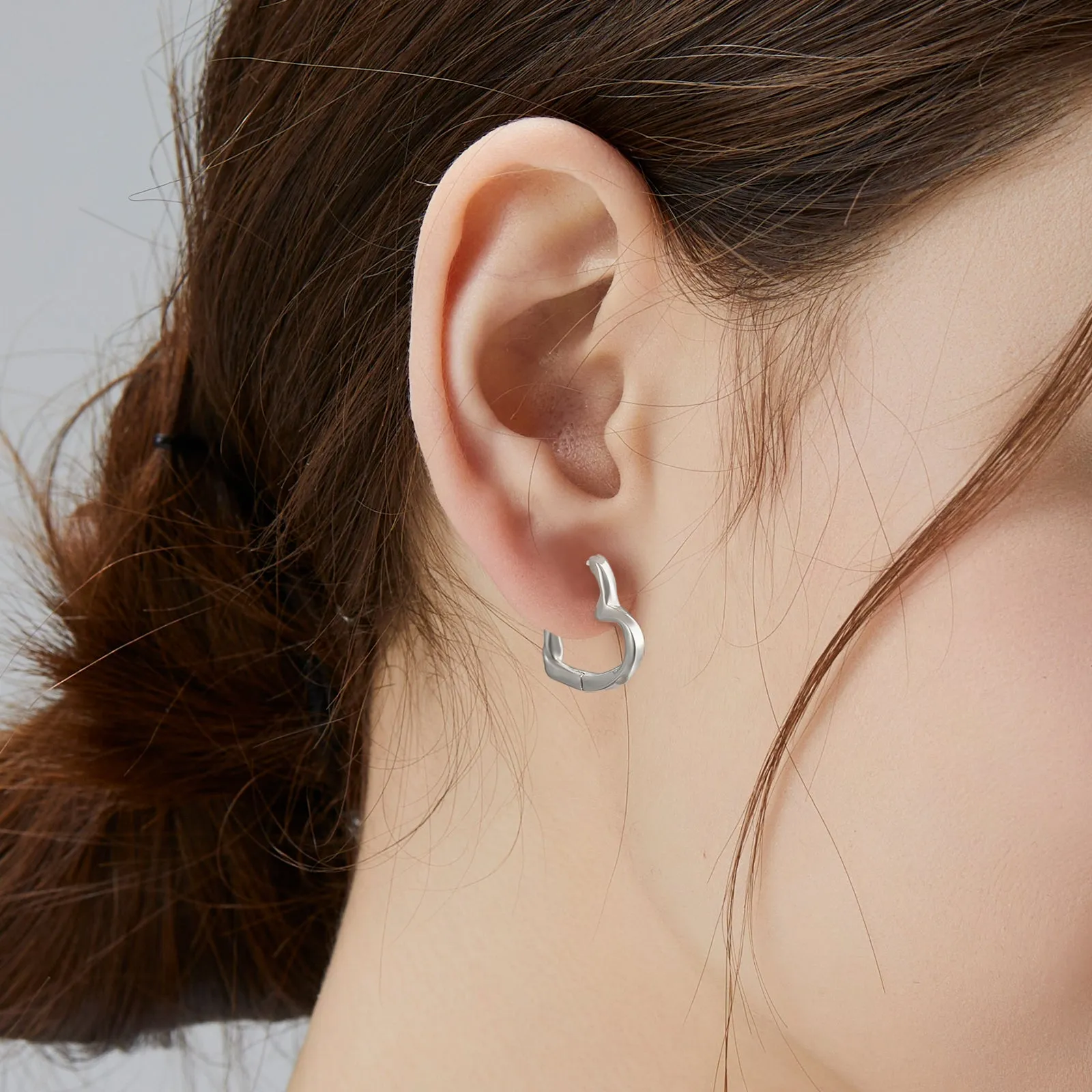 15mm S925 Twisted Heart Hoop Earrings for Women