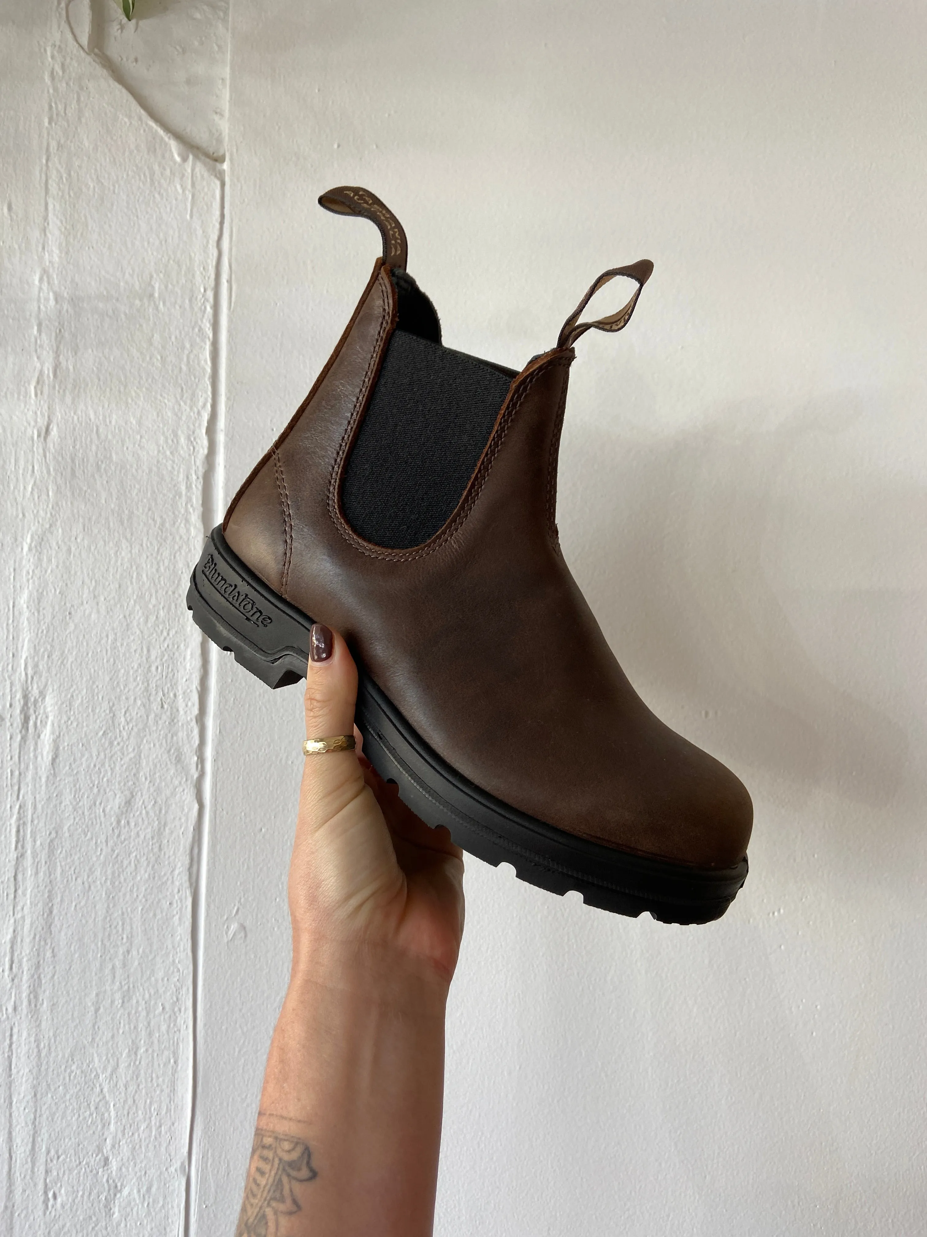 1609 Chelsea Boot - Antique Brown