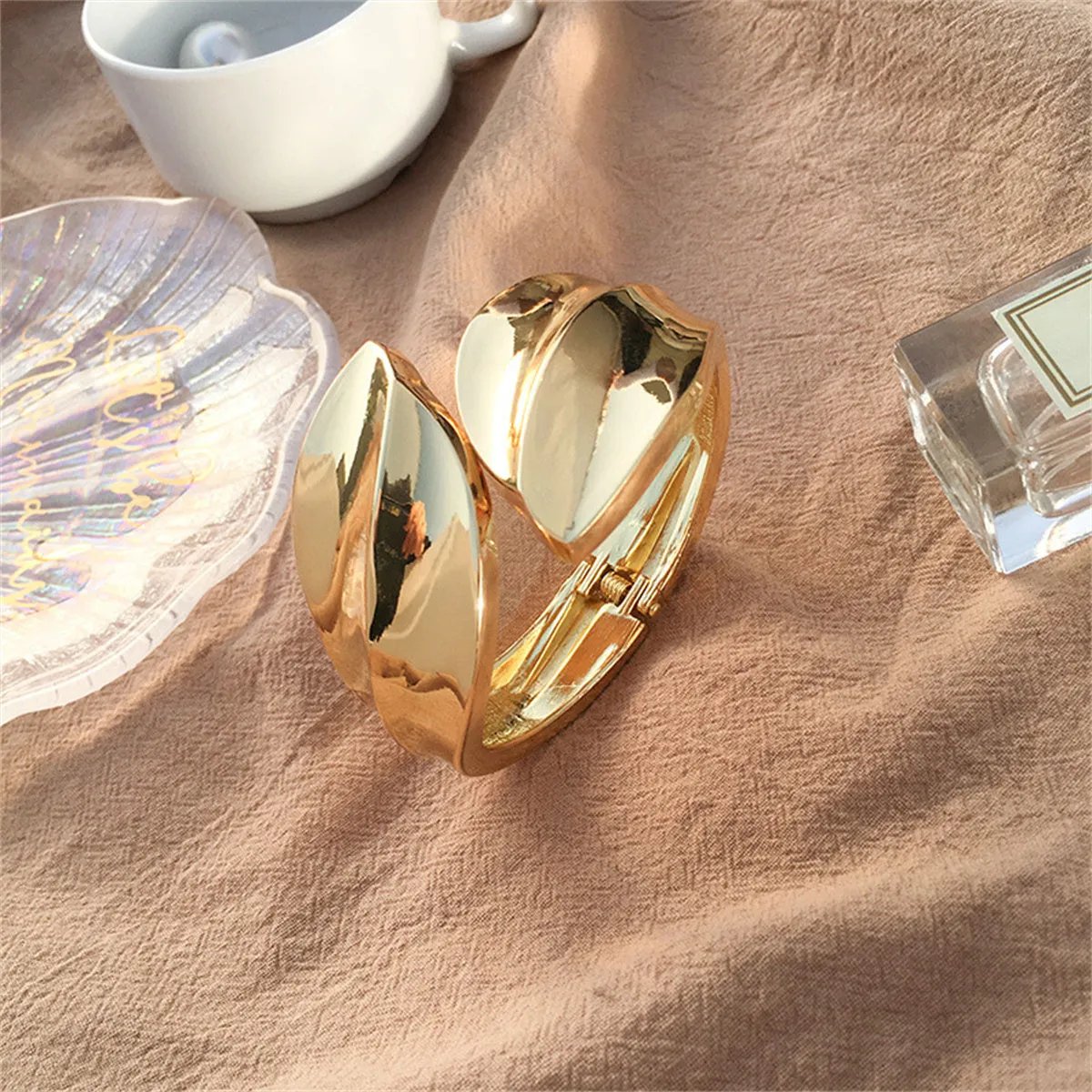 18K Gold-Plated Leaf Bypass Hinge Bangle