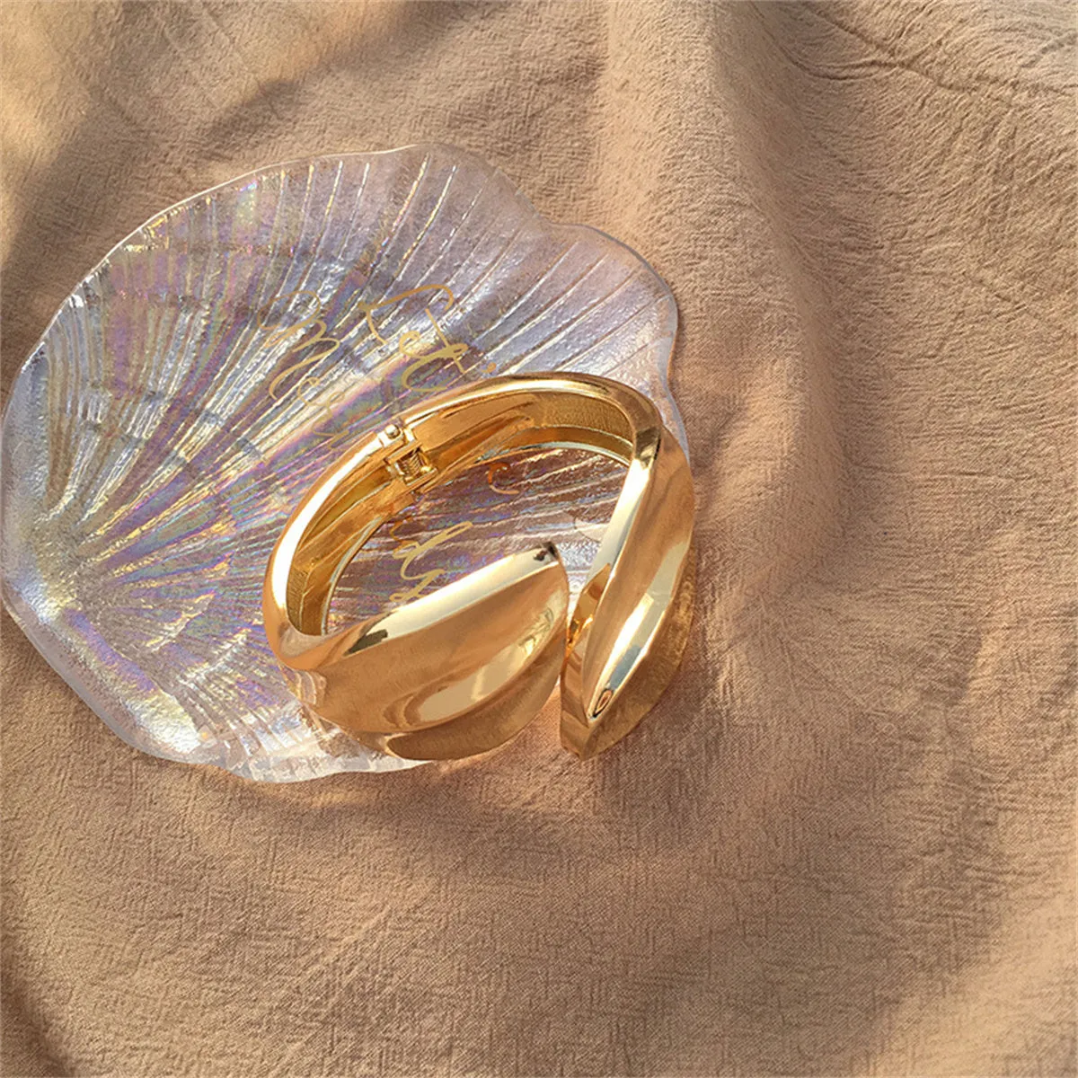 18K Gold-Plated Leaf Bypass Hinge Bangle