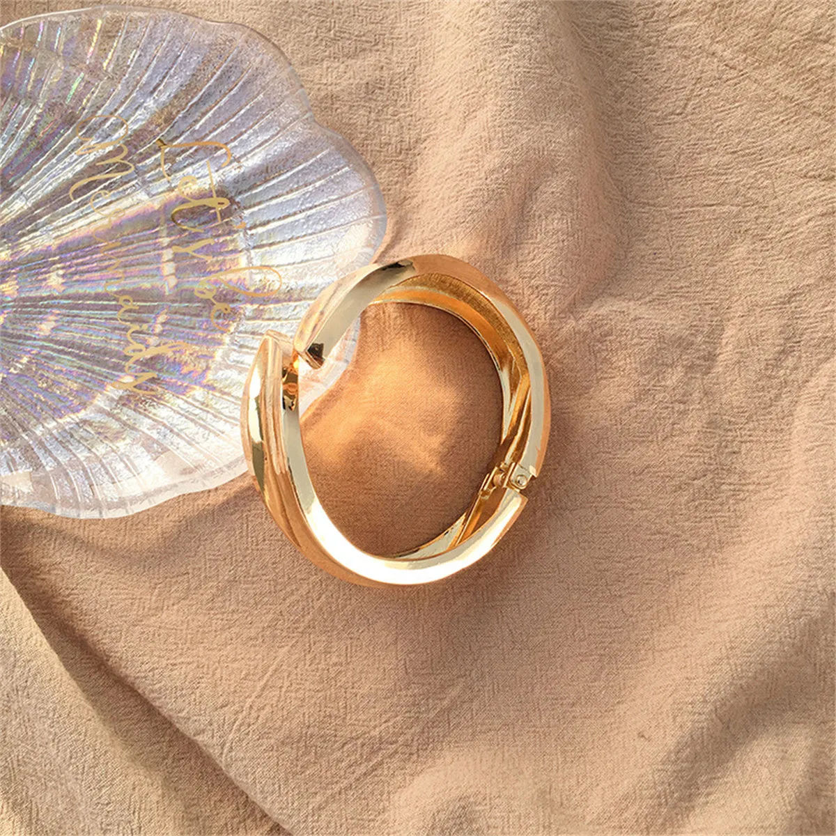 18K Gold-Plated Leaf Bypass Hinge Bangle