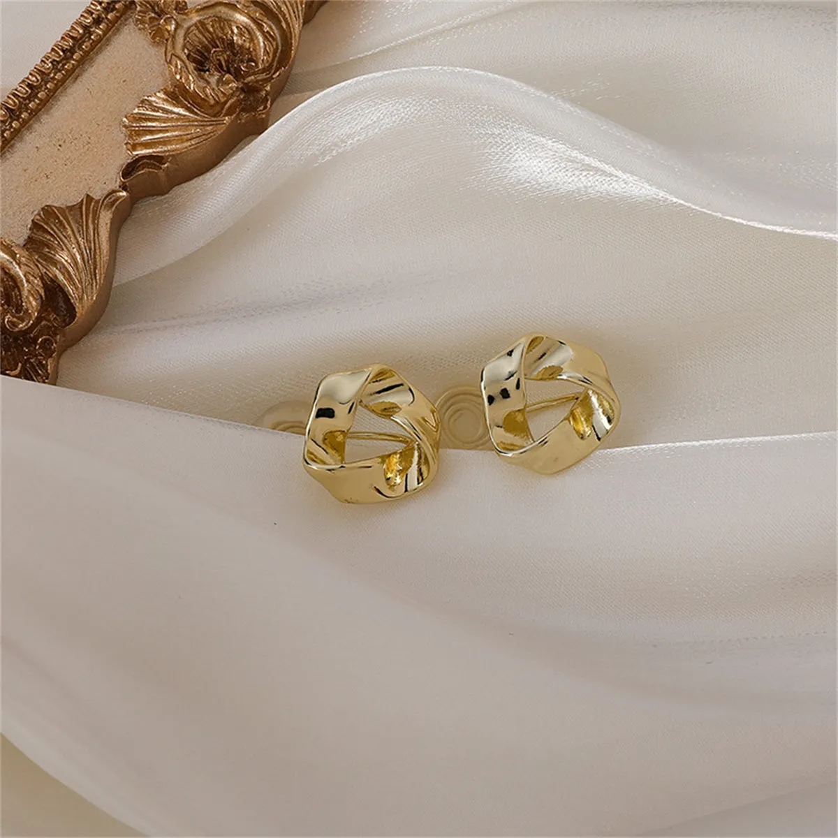 18K Gold-Plated Open-Twisted Ear Cuff