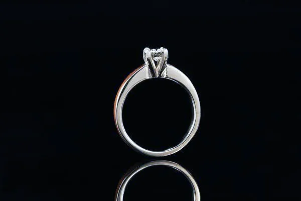 ANCIENT KAURI 14K WHITE GOLD DIAMOND TIFFANY RING
