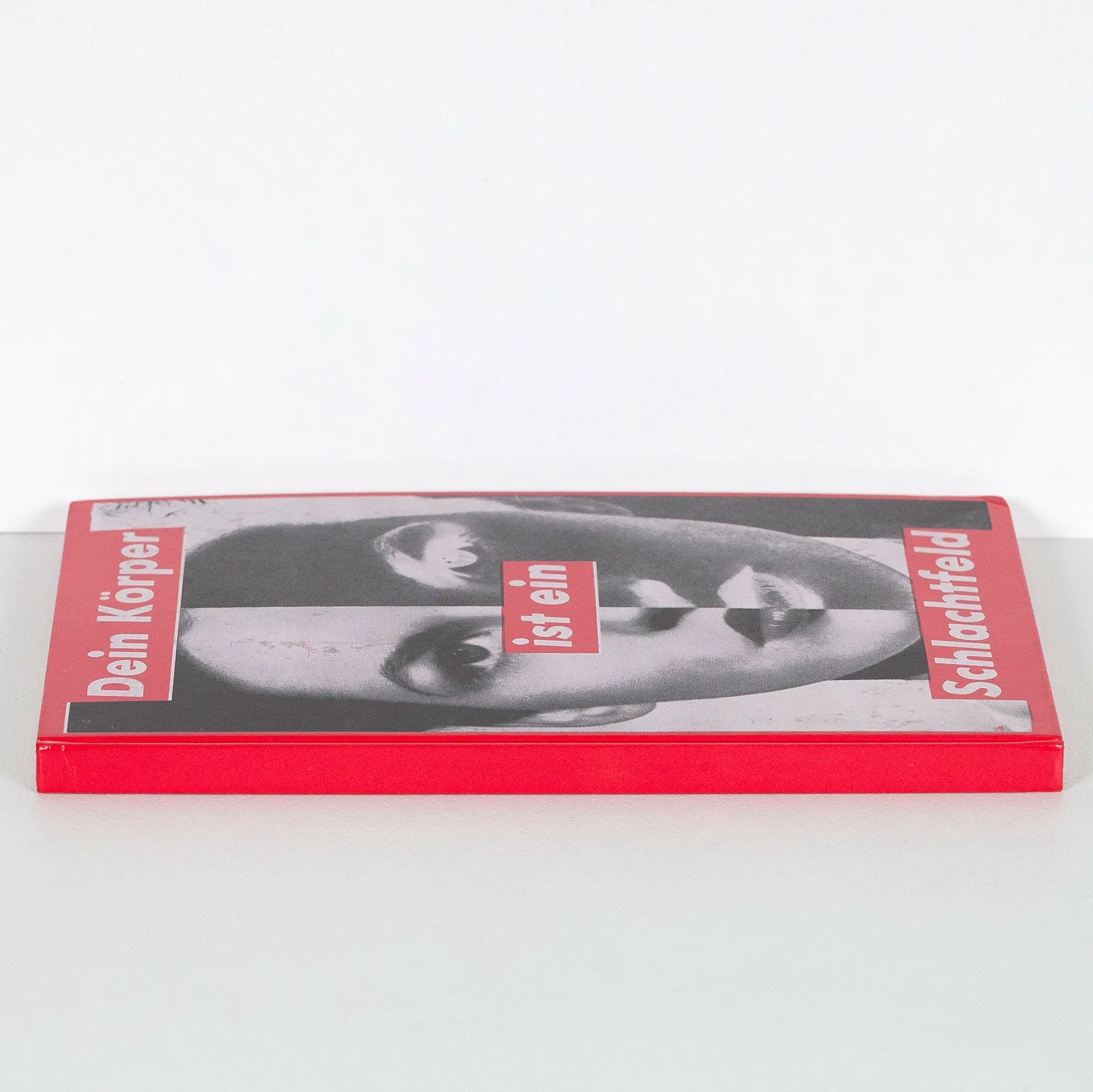 BARBARA KRUGER "DEIN KÖRPER IST EIN SCHLACHTFELD", 1990