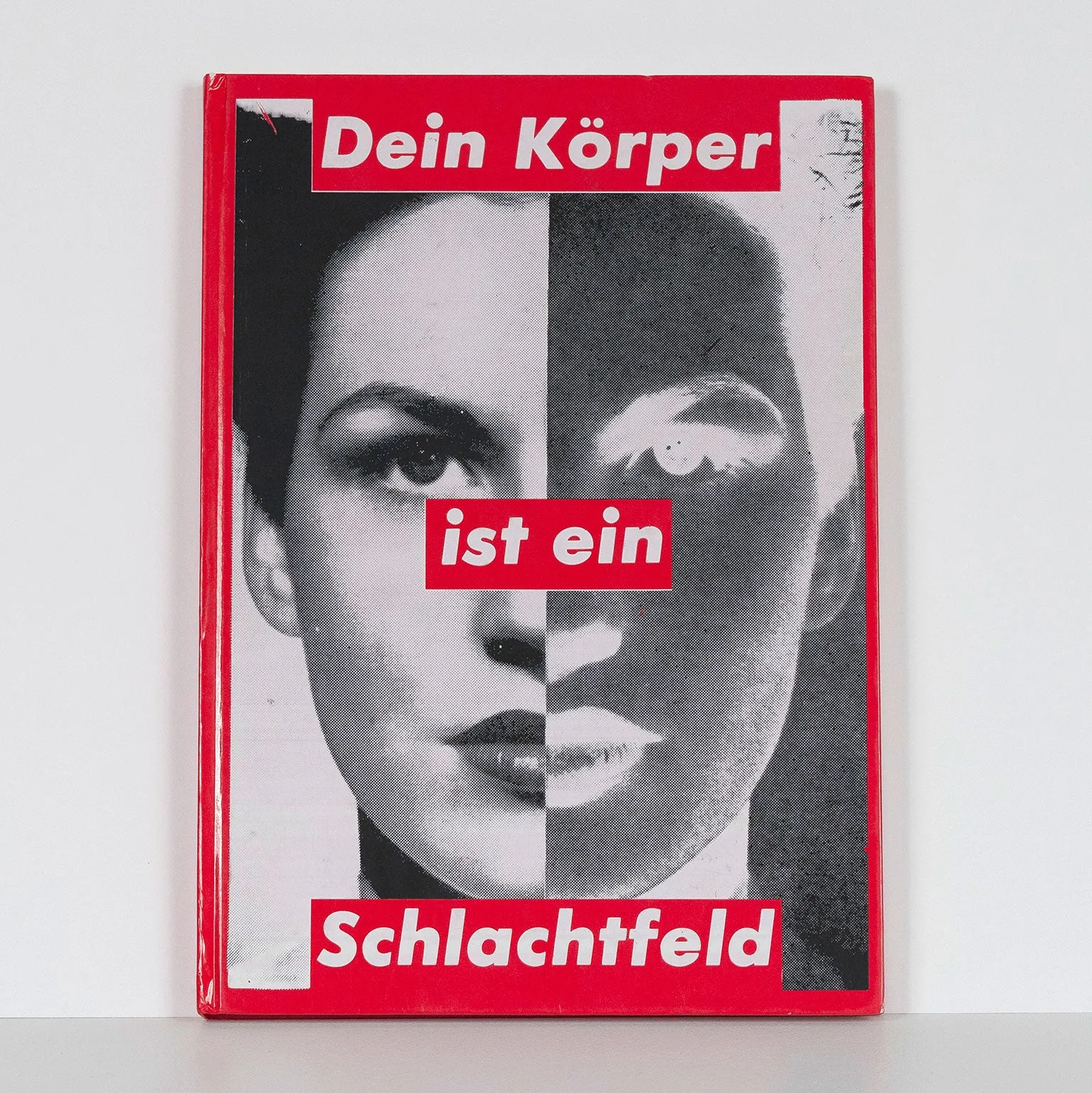 BARBARA KRUGER "DEIN KÖRPER IST EIN SCHLACHTFELD", 1990