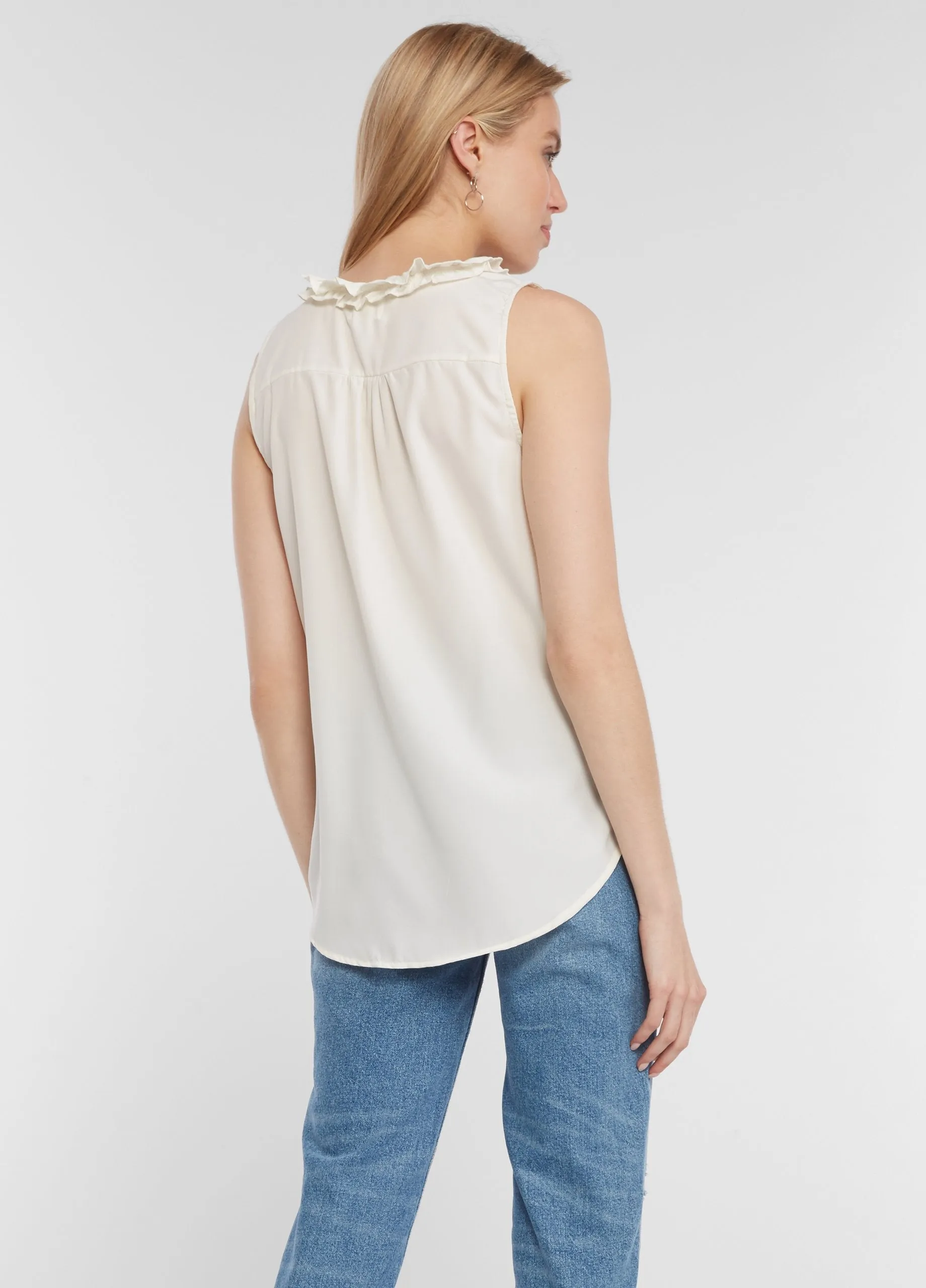 Brand new TRES JOLIE Women's Alexa Ruffle V-Neck Woven Sleeveless Top Blouse, Ivory, Sz XS!