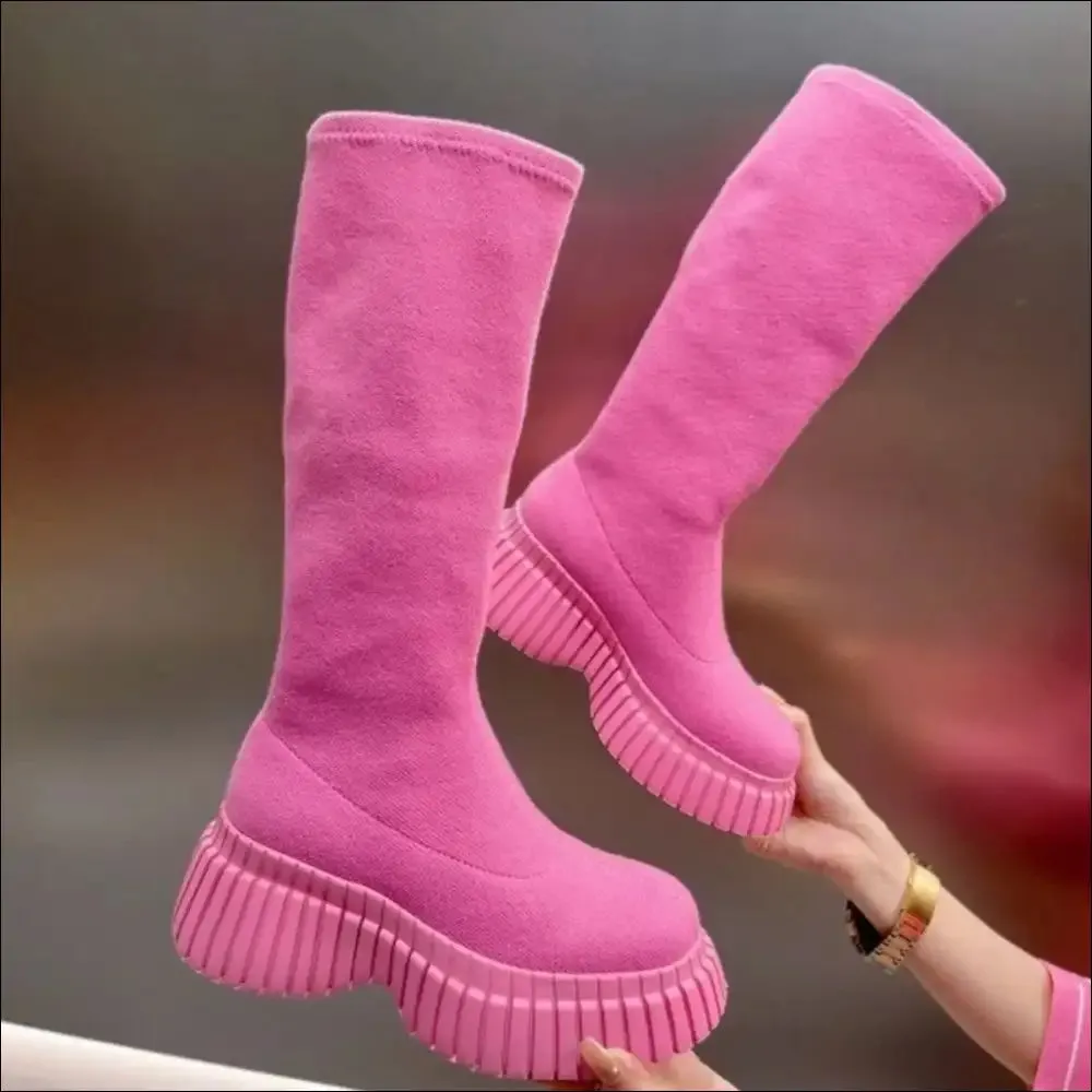 Chic Round Toe Platform Boots for Trendy Women