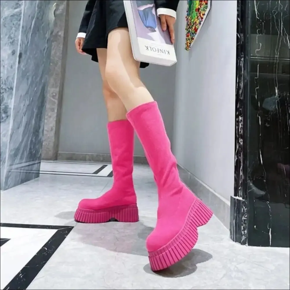 Chic Round Toe Platform Boots for Trendy Women