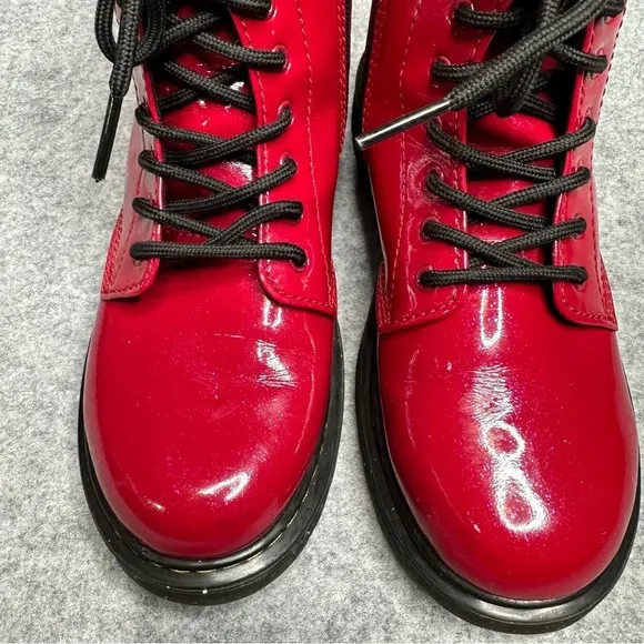 DR. Matenes Boots 1460 Red For Girls. Sz: 5
