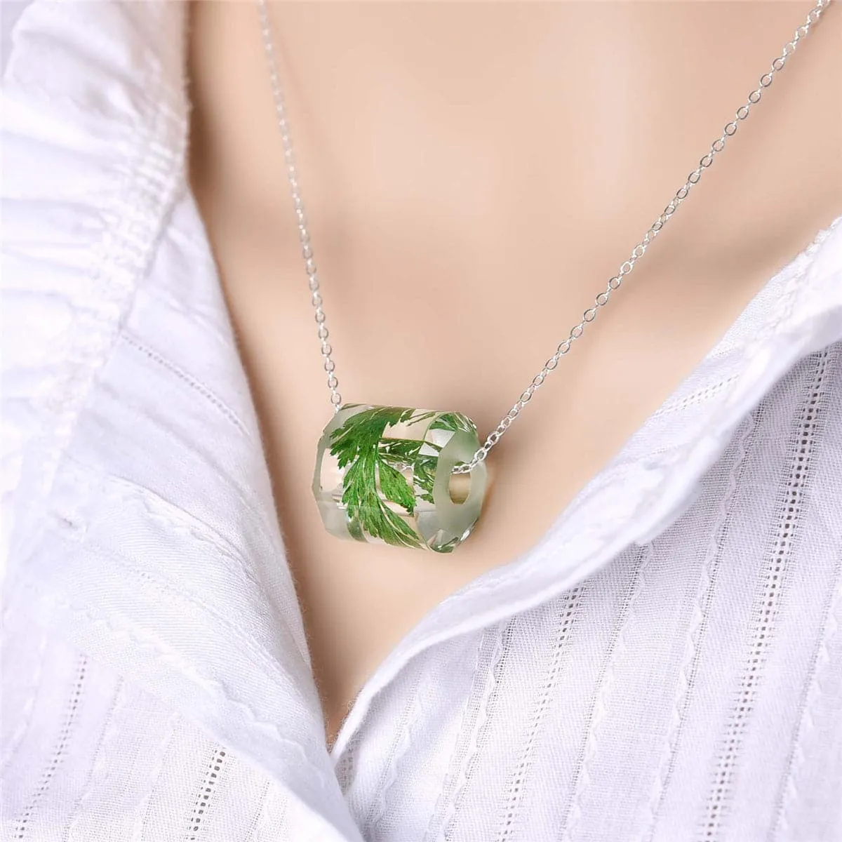 Green Dried Flower & Silver-Plated Cylinder Pendant Necklace