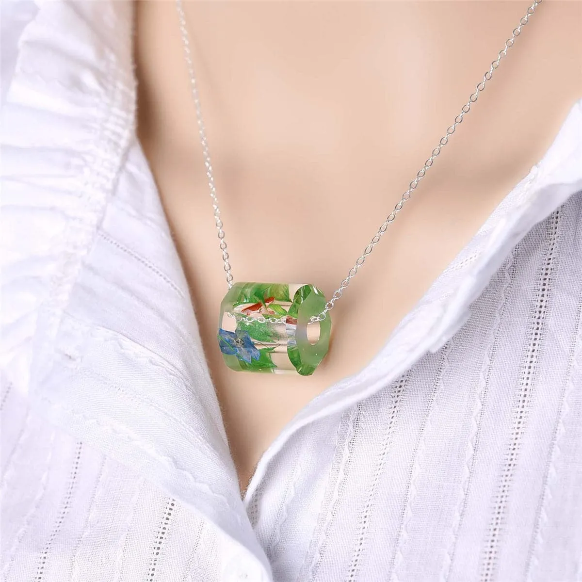 Green Dried Flower & Silver-Plated Cylinder Pendant Necklace