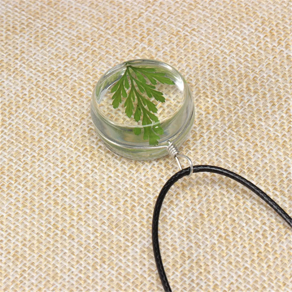 Green Pressed Mugwort & Silver-Plated Rope Pendant Necklace