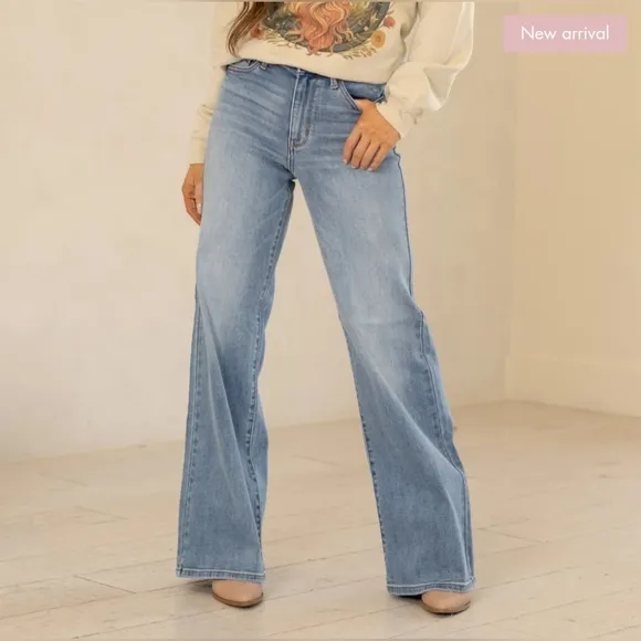 Judy Blue High Rise Medium Wash Classic Retro Wide Leg Jeans Regular Plus NEW