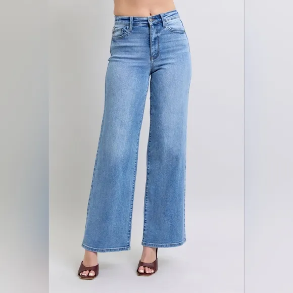 Judy Blue High Rise Medium Wash Classic Retro Wide Leg Jeans Regular Plus NEW