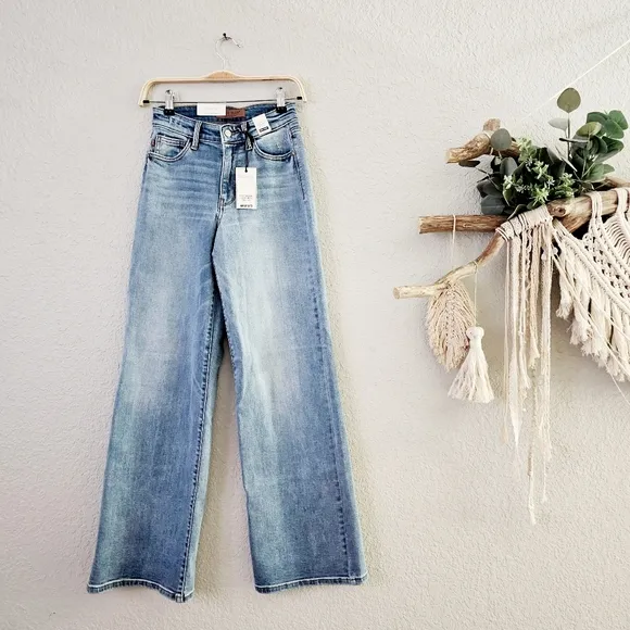 Judy Blue High Rise Medium Wash Classic Retro Wide Leg Jeans Regular Plus NEW