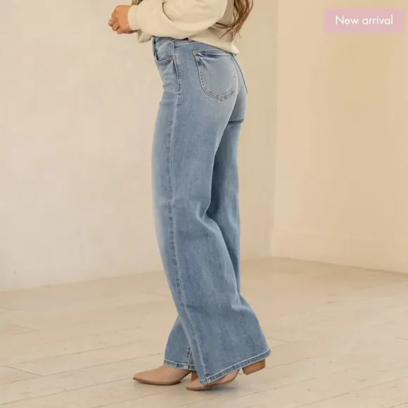 Judy Blue High Rise Medium Wash Classic Retro Wide Leg Jeans Regular Plus NEW