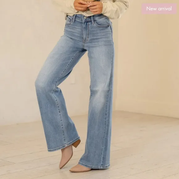 Judy Blue High Rise Medium Wash Classic Retro Wide Leg Jeans Regular Plus NEW