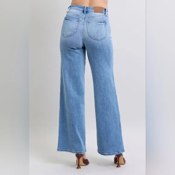 Judy Blue High Rise Medium Wash Classic Retro Wide Leg Jeans Regular Plus NEW