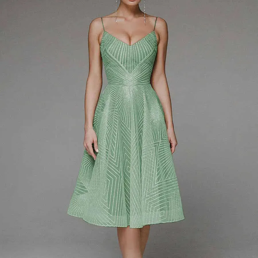 Mariola® | Charming dress with an open back and sophisticated details