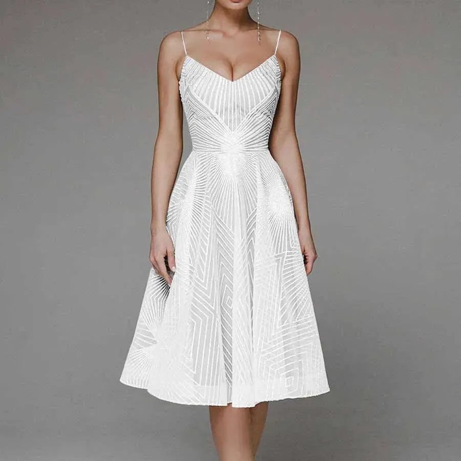 Mariola® | Charming dress with an open back and sophisticated details