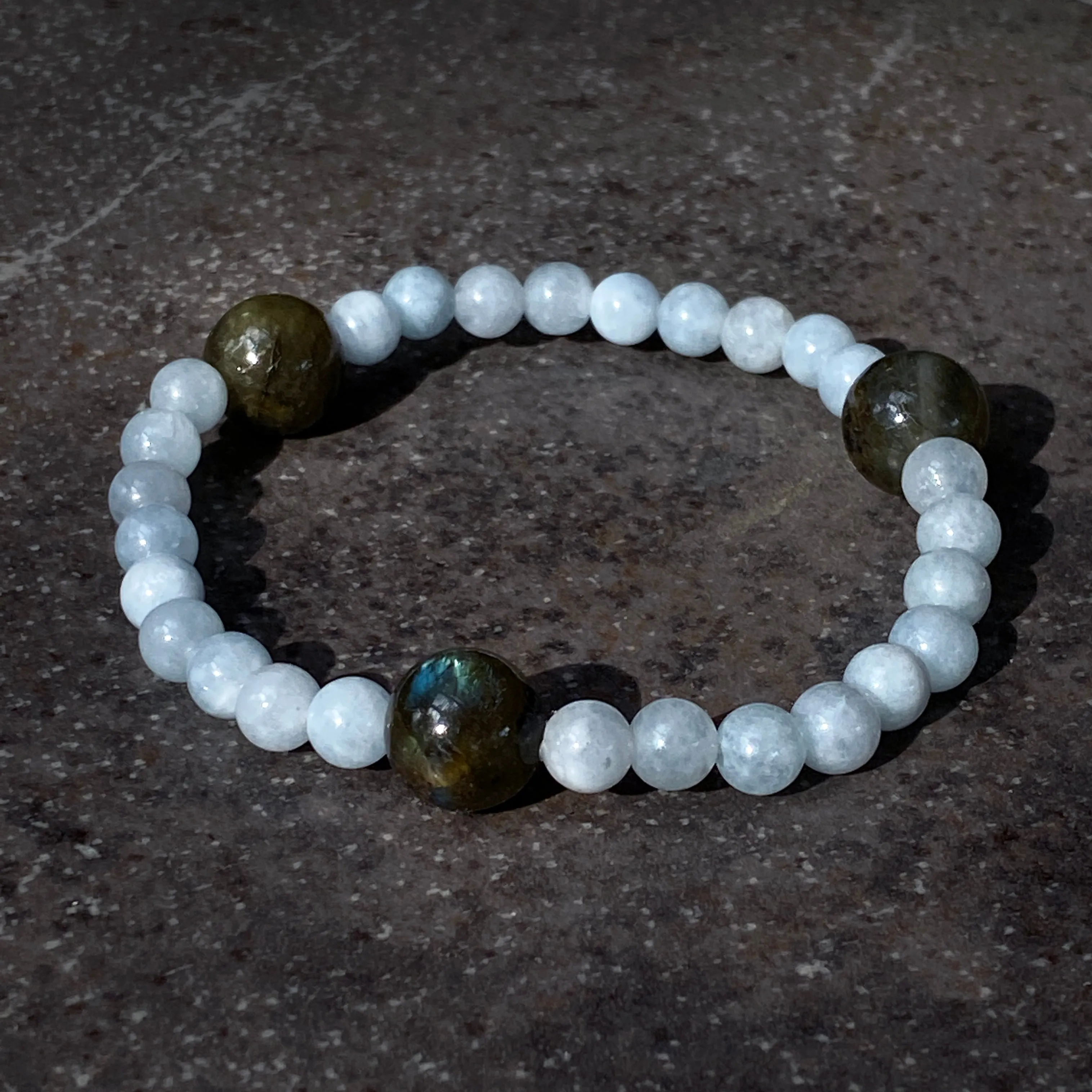 Men’s Aquamarine & black Labradorite semiprecious Gemstone stretch bracelet.