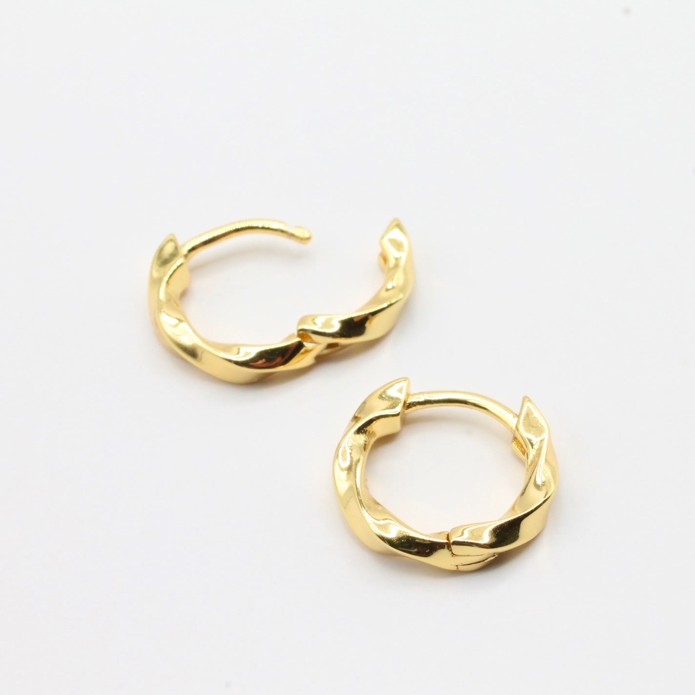 Mobius Hoops