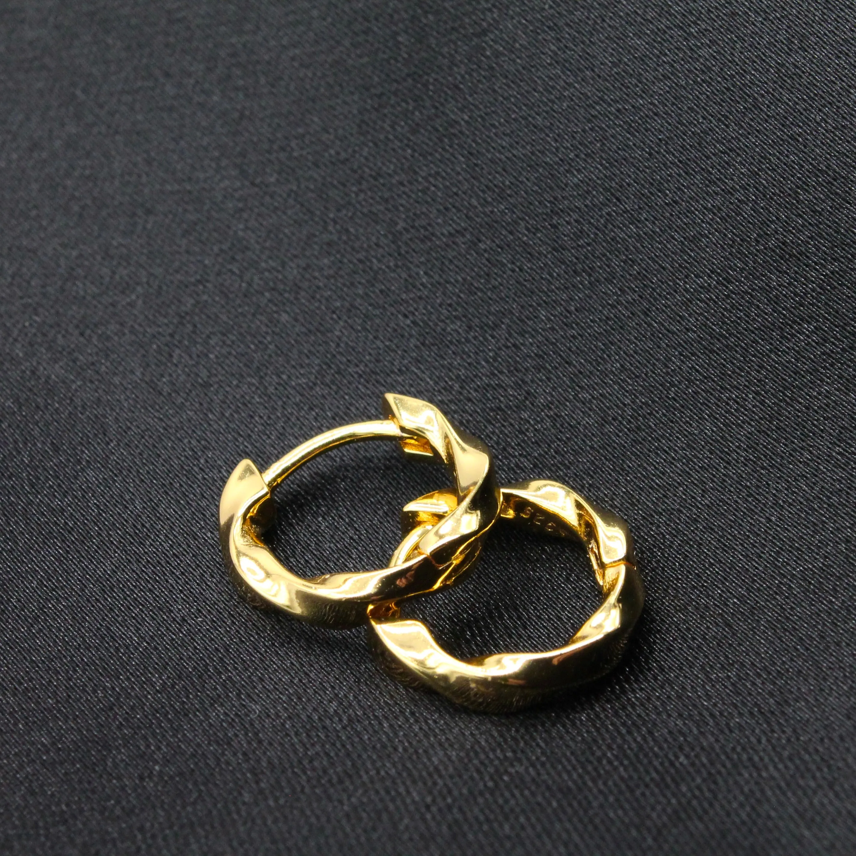Mobius Hoops