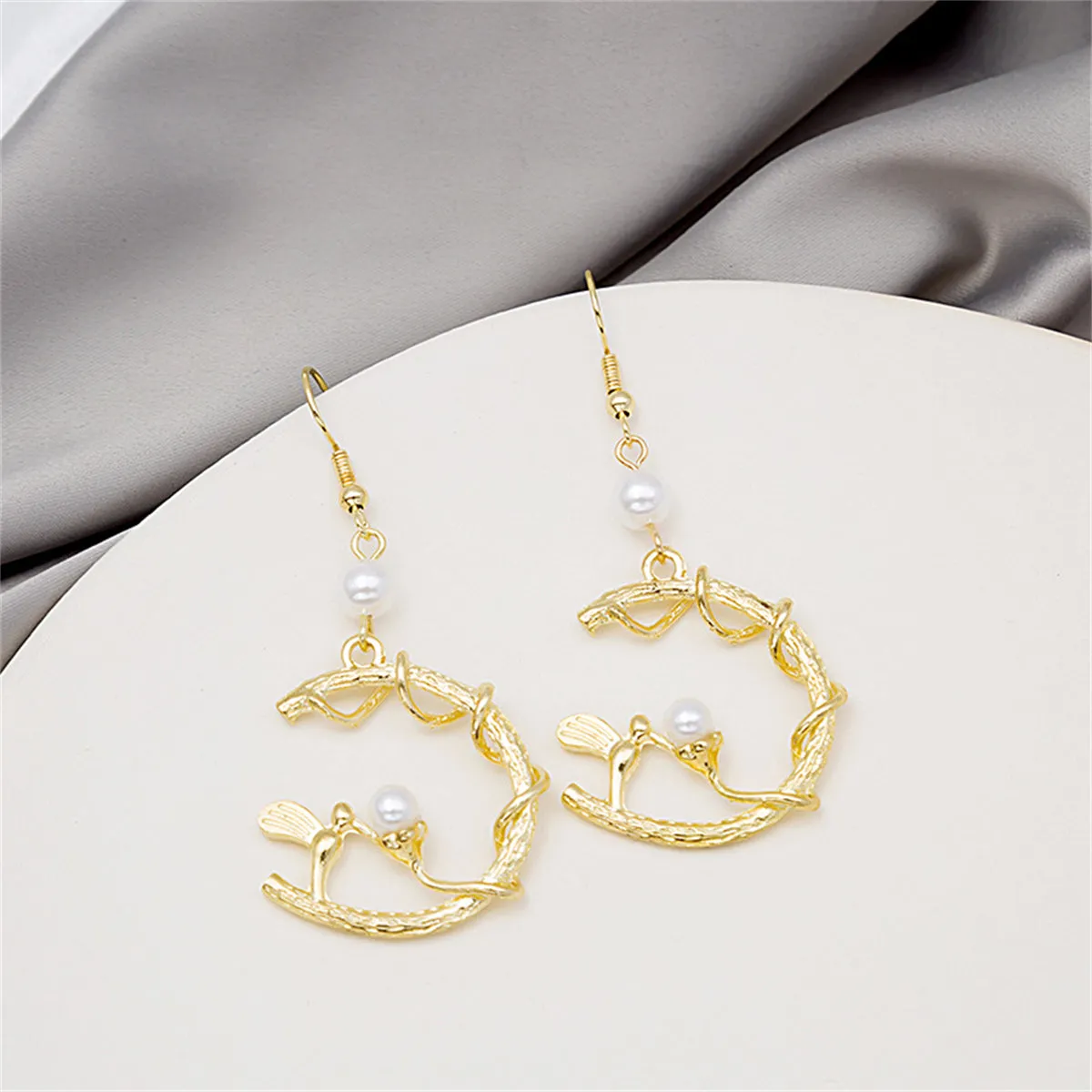 Pearl & 18K Gold-Plated Bird Circle Drop Earring