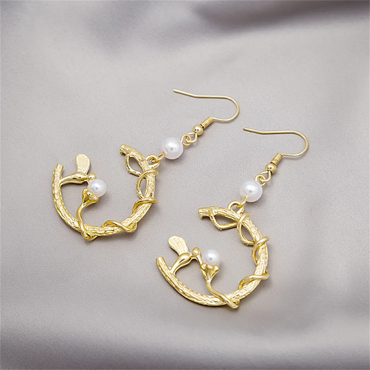 Pearl & 18K Gold-Plated Bird Circle Drop Earring