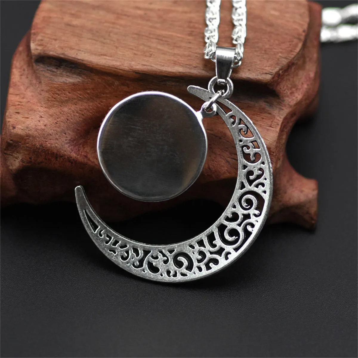Purple Pressed Flower & Silver-Plated Filigree Moon Pendant Necklace