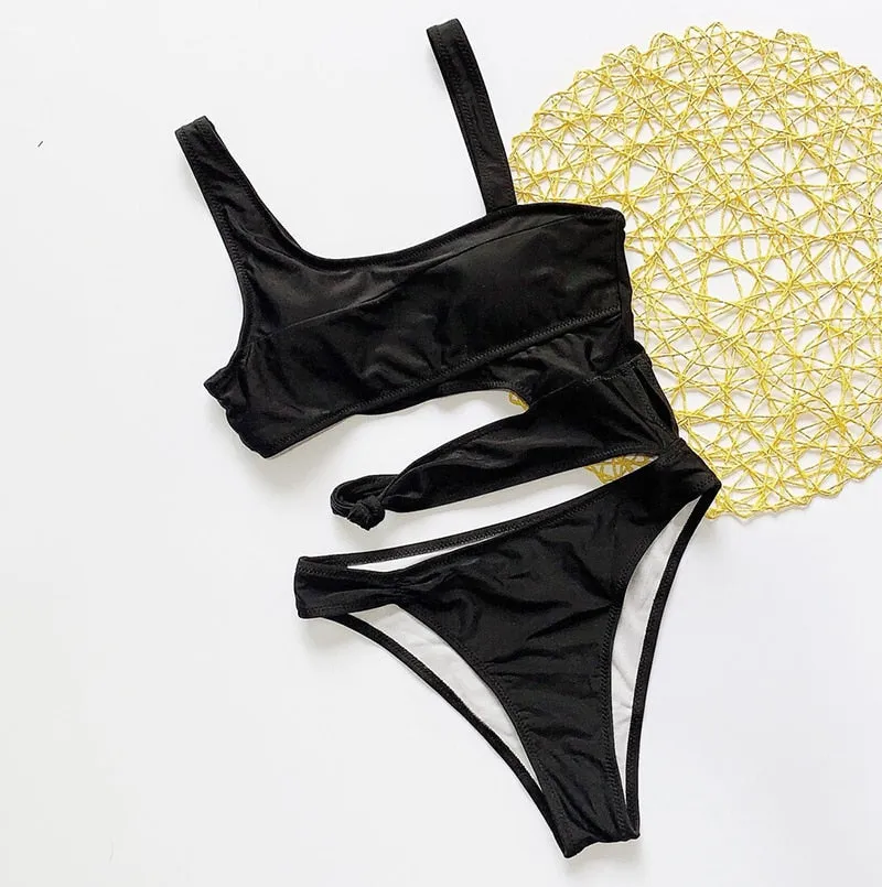 Ramona® | Fashionable and minimalist   swimsuit
