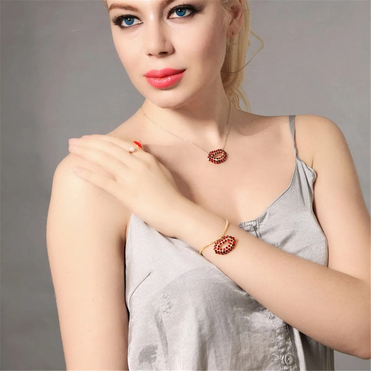 Red Cubic Zirconia & 18K Gold-Plated Lips Pendant Adjustable Bracelet