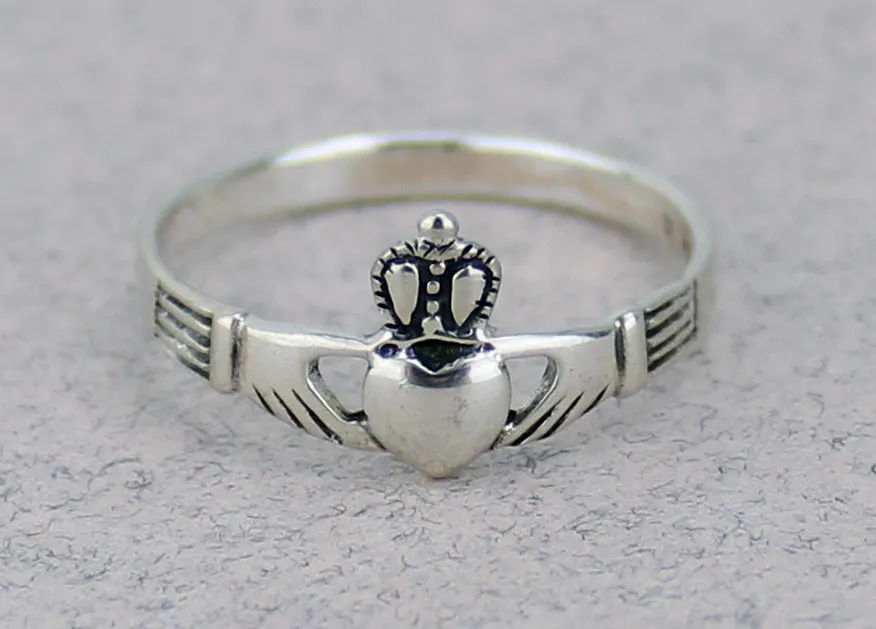 Small Claddagh Ring