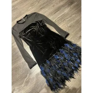 Tahari Women's Swanky Velvet Feather Party‎ Dress Size 4
