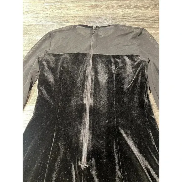 Tahari Women's Swanky Velvet Feather Party‎ Dress Size 4