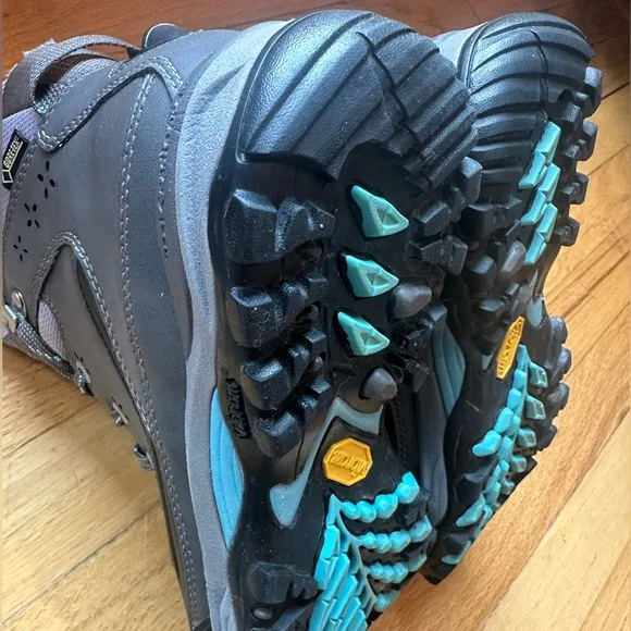The North Face Chilkat Tech GTX Boots - Women's Dark Grey/Fortuna Blue Size 7