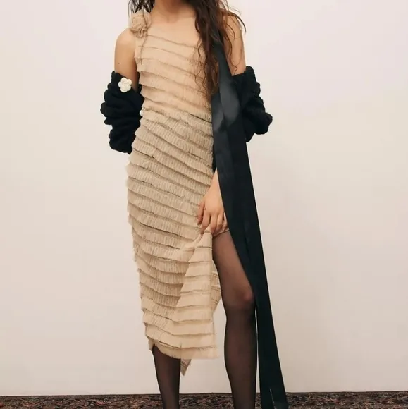 UO Kimchi Blue Rita Ruffle One Shoulder Midi Dress in Light Sand Size Large NWT