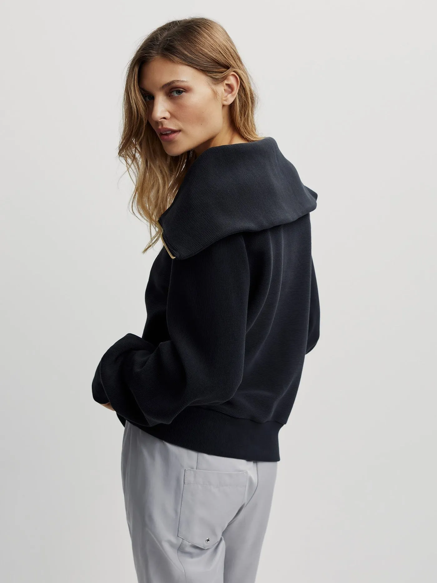 Varley | Vine Half Zip Pullover {Black}