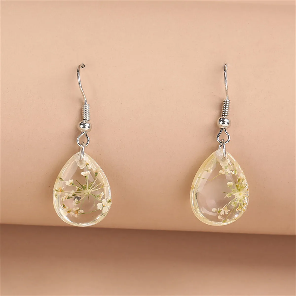 White Flower & Silver-Plated Baby'S Breath Teardrop Earrings