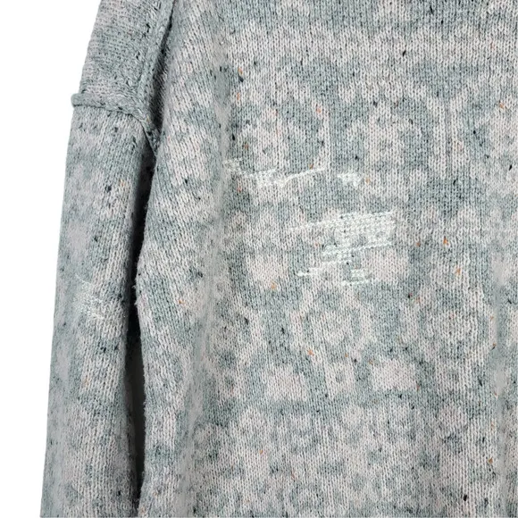 Wildfox Sweater XS Gray Pink Knit Crew Neck Long Sleeves Oversized Pullover