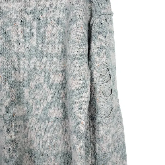 Wildfox Sweater XS Gray Pink Knit Crew Neck Long Sleeves Oversized Pullover