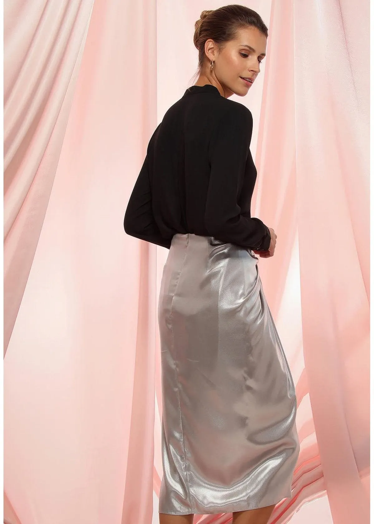 Women's V-Neck Essential Blouse