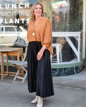 YOU'RE PRETTY PLEATED SKIRT - BLACK